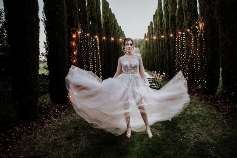 Eine galmouröse Greenery Hochzeit mit toskanischem Flair auf einem Weingut in der Pfalz
