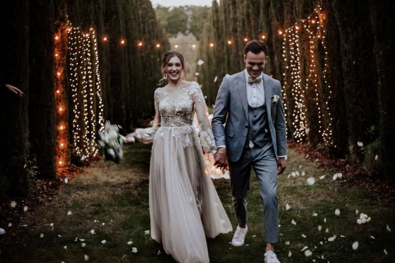 Eine galmouröse Greenery Hochzeit mit toskanischem Flair auf einem Weingut in der Pfalz