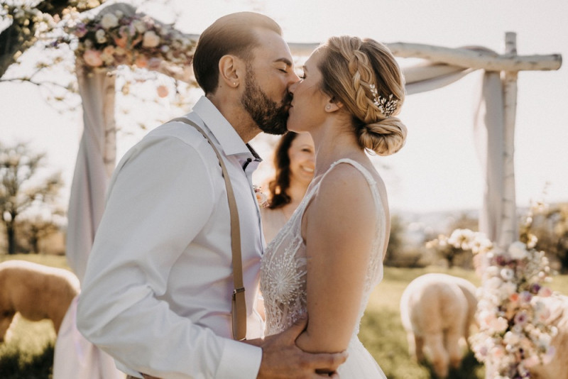 Alpaca meets Fine Art Wedding - Inspiration einer rustikalen Bohohochzeit im Fine Art Wedding Stil mit sommerlichen Pastelltoenen