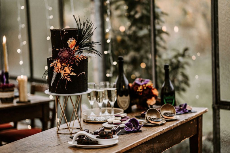 Eine farbenprächtige Halloween-Hochzeit im Stil des Dia de los Muertos Halloween Hochzeit Sweet Table