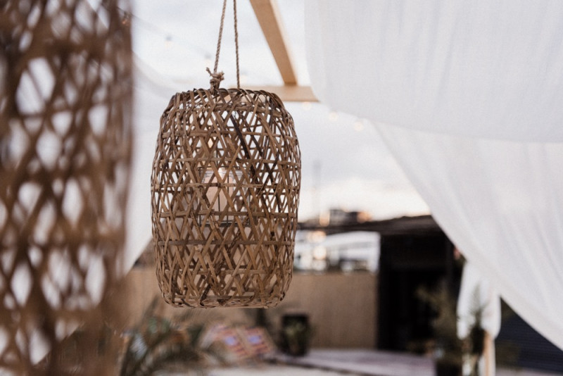 Eine Tropical Beach Bar Wedding in Apricot, Berry und Creme-Pink