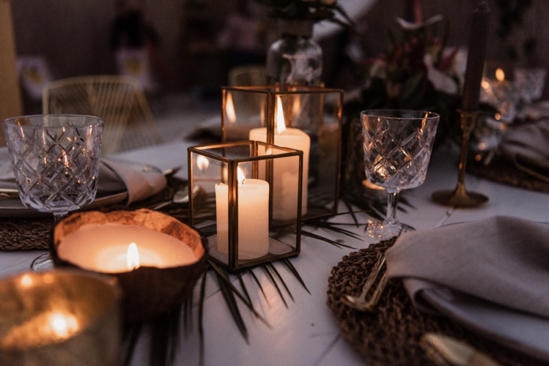 Eine Tropical Beach Bar Wedding in Apricot, Berry und Creme-Pink