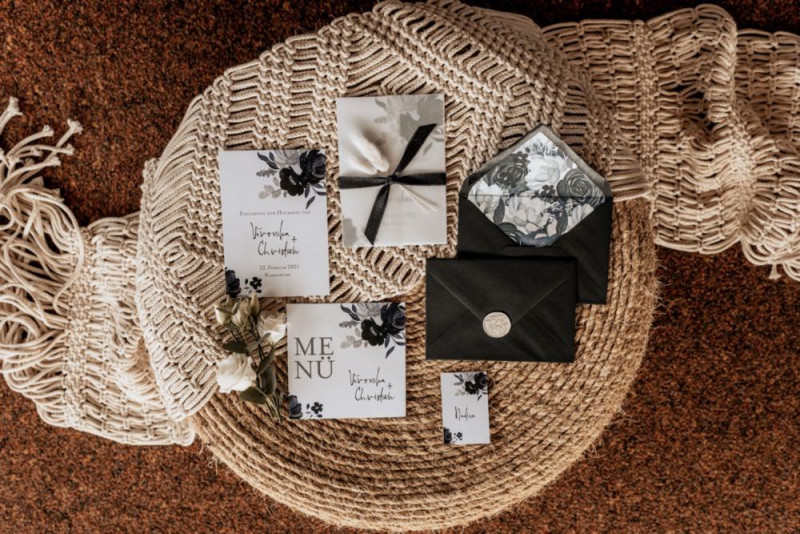 Eine Boho-Glam Schiffshochzeit mit tollen Brautlooks auf der MS Karlsruhe im Hafenbecken