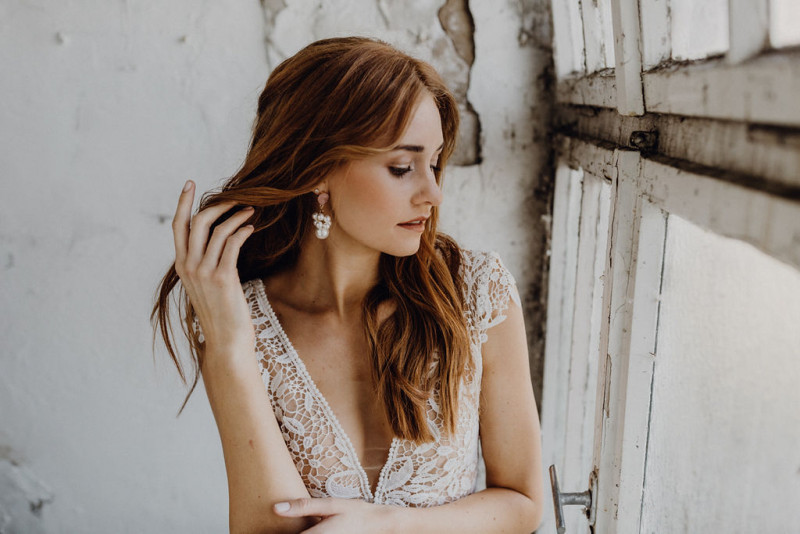 Eine Fine Art Wedding voller Romantik und üppiger Floristik mit magisch-märchenhaftem Waldflair