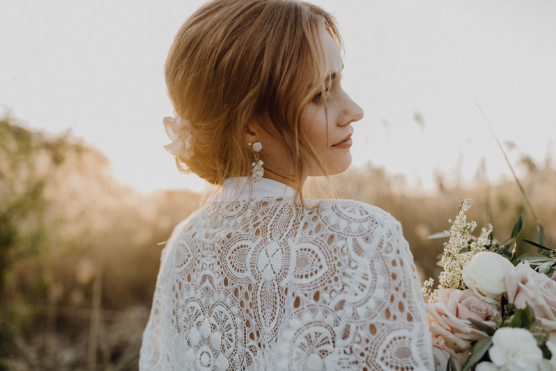 Eine Fine Art Wedding voller Romantik und üppiger Floristik mit magisch-märchenhaftem Waldflair