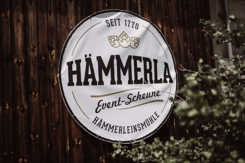 Eine rustikale Bohohochzeit im Freien in den Farben Blush und Grün