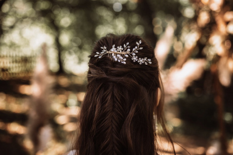 Eine rustikale Bohohochzeit im Freien in den Farben Blush und Grün