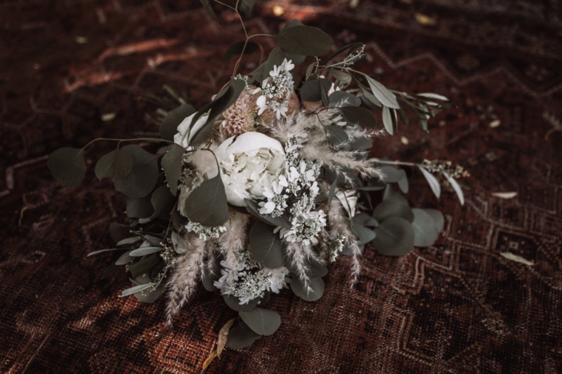 Eine rustikale Bohohochzeit im Freien in den Farben Blush und Grün