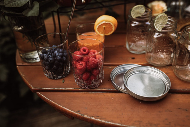 Eine rustikale Bohohochzeit im Freien in den Farben Blush und Grün