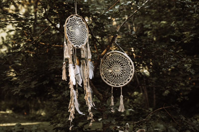 Eine rustikale Bohohochzeit im Freien in den Farben Blush und Grün
