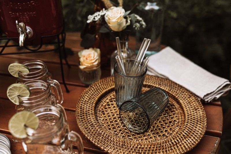 Eine rustikale Bohohochzeit im Freien in den Farben Blush und Grün