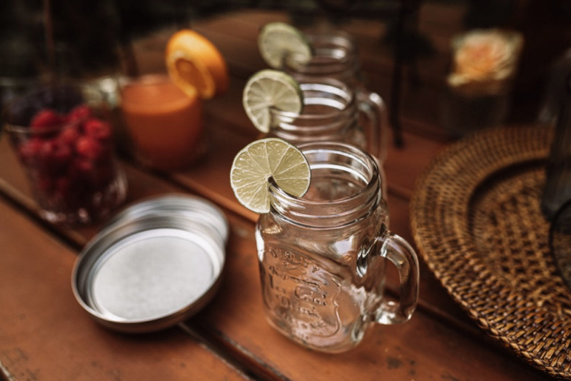 Eine rustikale Bohohochzeit im Freien in den Farben Blush und Grün