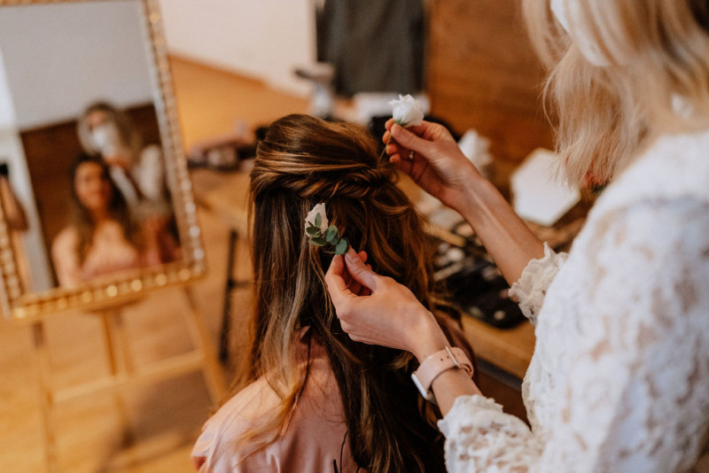 Eine Scheunenhochzeit im rustikalen Greenery Stil in der Eventlocation Grafenstadl