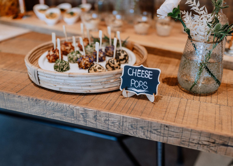 Eine Scheunenhochzeit im rustikalen Greenery Stil in der Eventlocation Grafenstadl