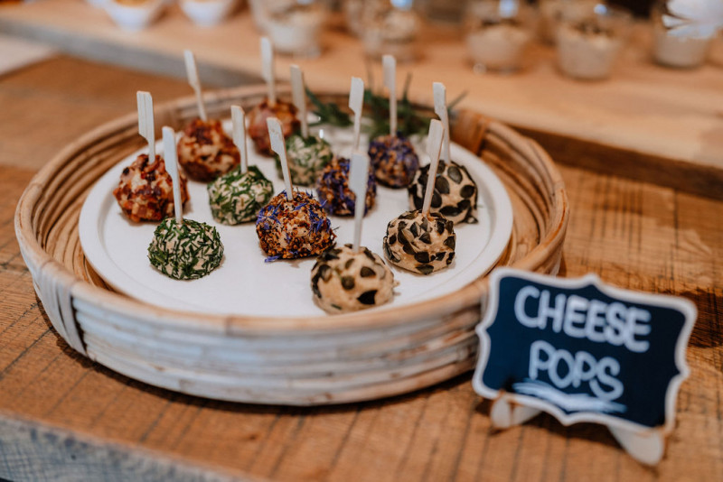 Eine Scheunenhochzeit im rustikalen Greenery Stil in der Eventlocation Grafenstadl