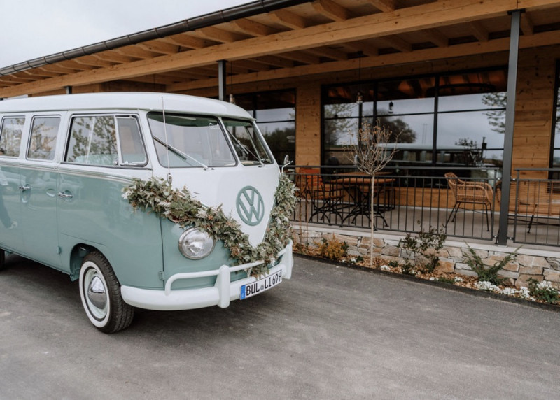 Eine Scheunenhochzeit im rustikalen Greenery Stil in der Eventlocation Grafenstadl