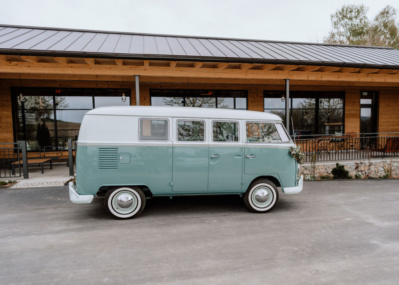 Eine Scheunenhochzeit im rustikalen Greenery Stil in der Eventlocation Grafenstadl