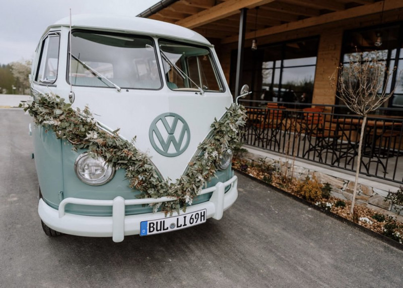 Eine Scheunenhochzeit im rustikalen Greenery Stil in der Eventlocation Grafenstadl