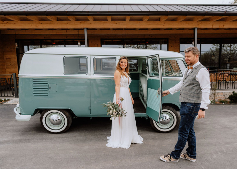 Eine Scheunenhochzeit im rustikalen Greenery Stil in der Eventlocation Grafenstadl