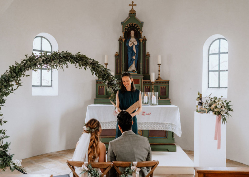 Eine Scheunenhochzeit im rustikalen Greenery Stil in der Eventlocation Grafenstadl