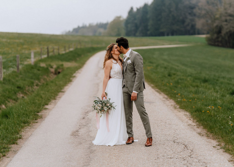 Eine Scheunenhochzeit im rustikalen Greenery Stil in der Eventlocation Grafenstadl
