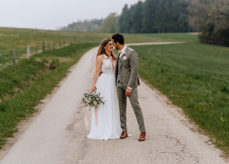 Eine Scheunenhochzeit im rustikalen Greenery Stil in der Eventlocation Grafenstadl