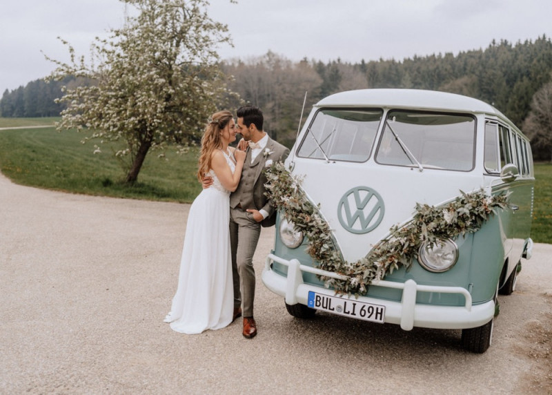 Eine Scheunenhochzeit im rustikalen Greenery Stil in der Eventlocation Grafenstadl