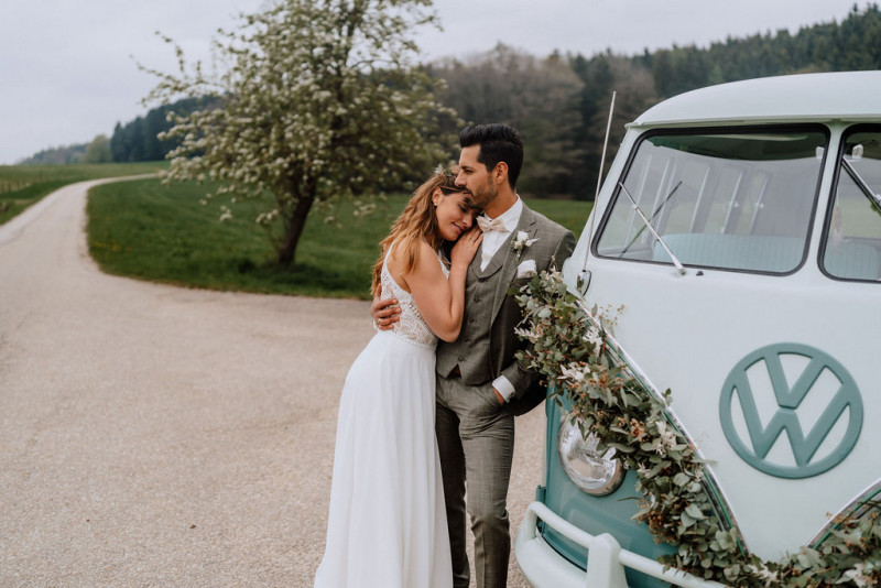 Eine Scheunenhochzeit im rustikalen Greenery Stil in der Eventlocation Grafenstadl