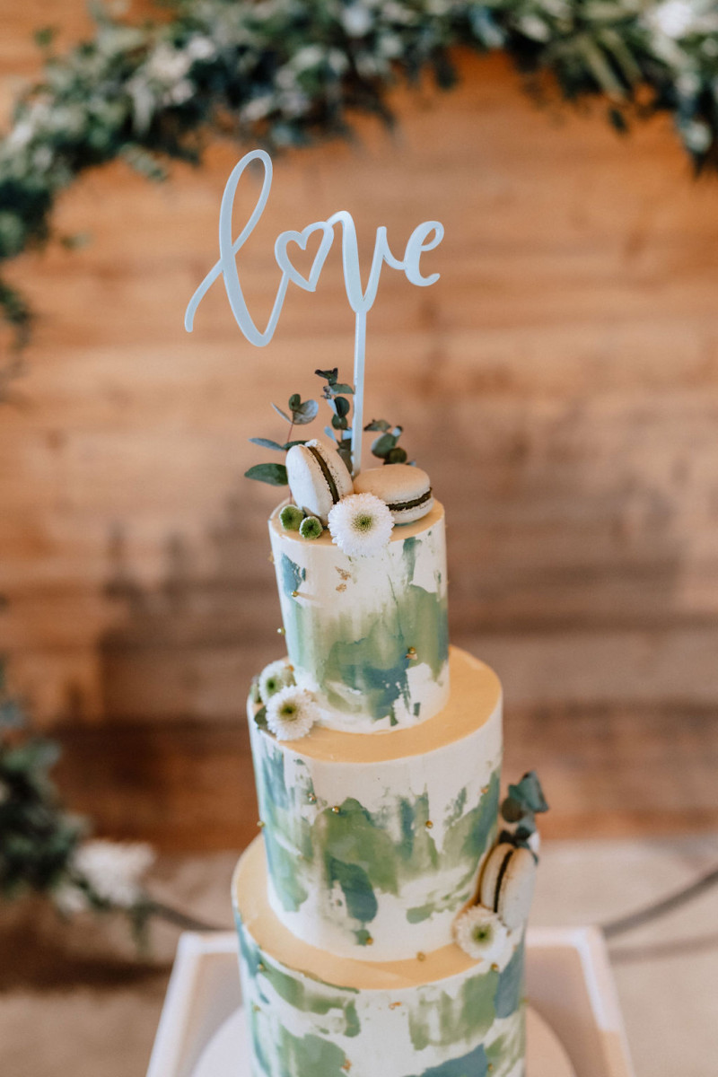Eine Scheunenhochzeit im rustikalen Greenery Stil in der Eventlocation Grafenstadl