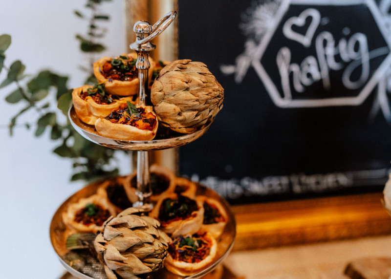 Eine Scheunenhochzeit im rustikalen Greenery Stil in der Eventlocation Grafenstadl