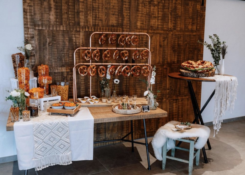 Eine Scheunenhochzeit im rustikalen Greenery Stil in der Eventlocation Grafenstadl