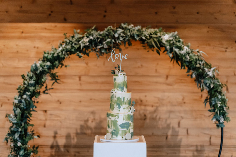 Eine Scheunenhochzeit im rustikalen Greenery Stil in der Eventlocation Grafenstadl