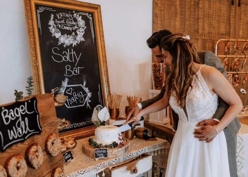 Eine Scheunenhochzeit im rustikalen Greenery Stil in der Eventlocation Grafenstadl