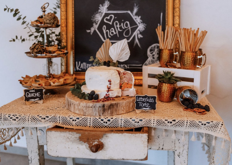 Eine Scheunenhochzeit im rustikalen Greenery Stil in der Eventlocation Grafenstadl