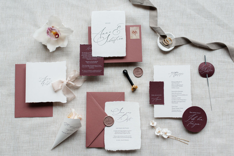 Eine farbintensive Industrial Hochzeit in Dusty Rose, Naturtönen kräftigem Rosé, Schwarz und Gold Hochzeitspapeterie, Hochzeitseinladung, Kartenshop, Papeterie Hochzeit