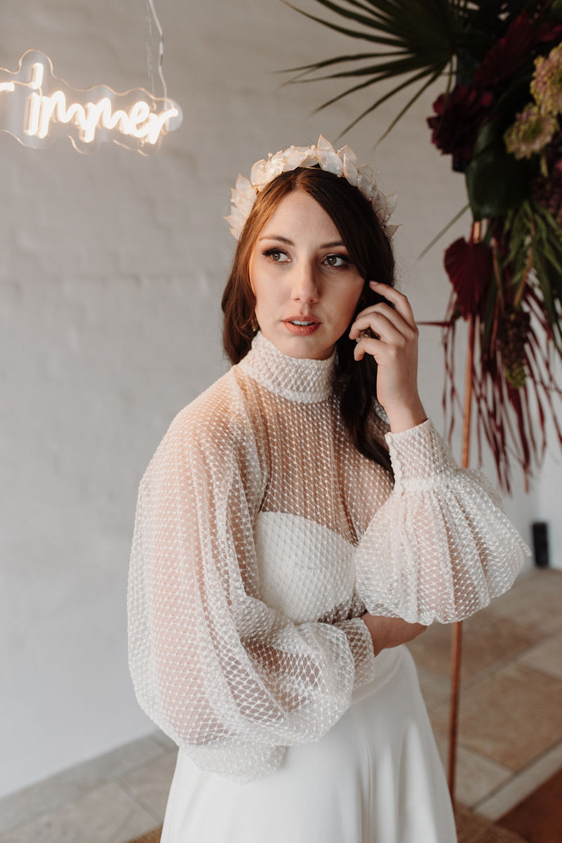 Eine farbintensive Industrial Hochzeit in Dusty Rose, Naturtönen kräftigem Rosé, Schwarz und Gold