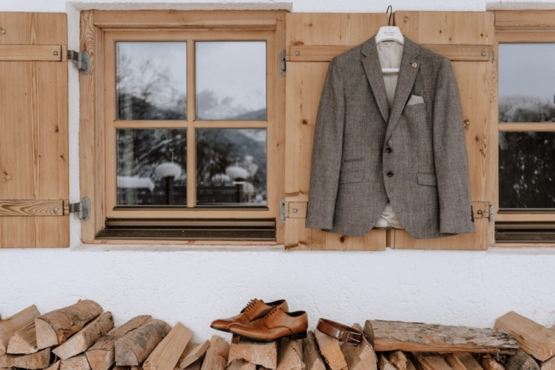 Eine wunderschöne Winterhochzeit im Schnee auf der Salzbergalm in Berchtesgaden