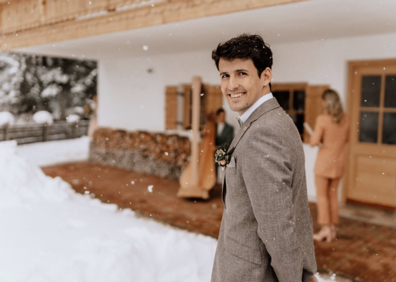 Eine wunderschöne Winterhochzeit im Schnee auf der Salzbergalm in Berchtesgaden