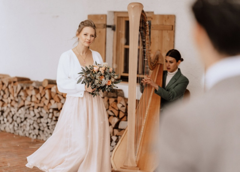 Eine wunderschöne Winterhochzeit im Schnee auf der Salzbergalm in Berchtesgaden