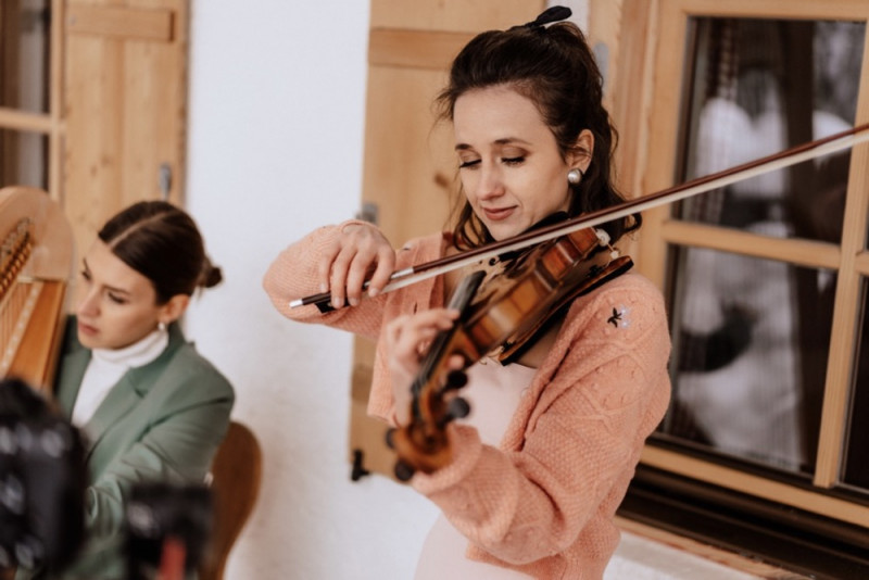 Eine wunderschöne Winterhochzeit im Schnee auf der Salzbergalm in Berchtesgaden