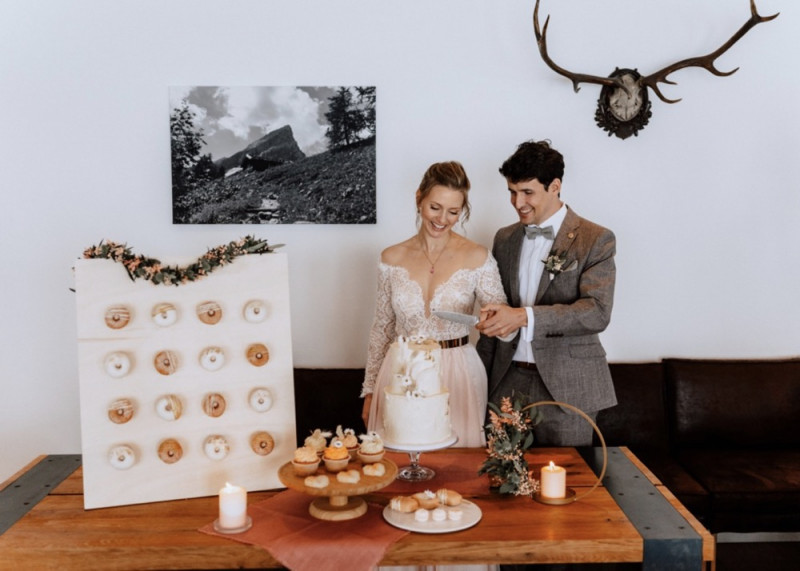Eine wunderschöne Winterhochzeit im Schnee auf der Salzbergalm in Berchtesgaden