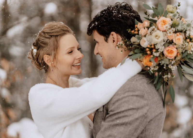 Eine wunderschöne Winterhochzeit im Schnee auf der Salzbergalm in Berchtesgaden