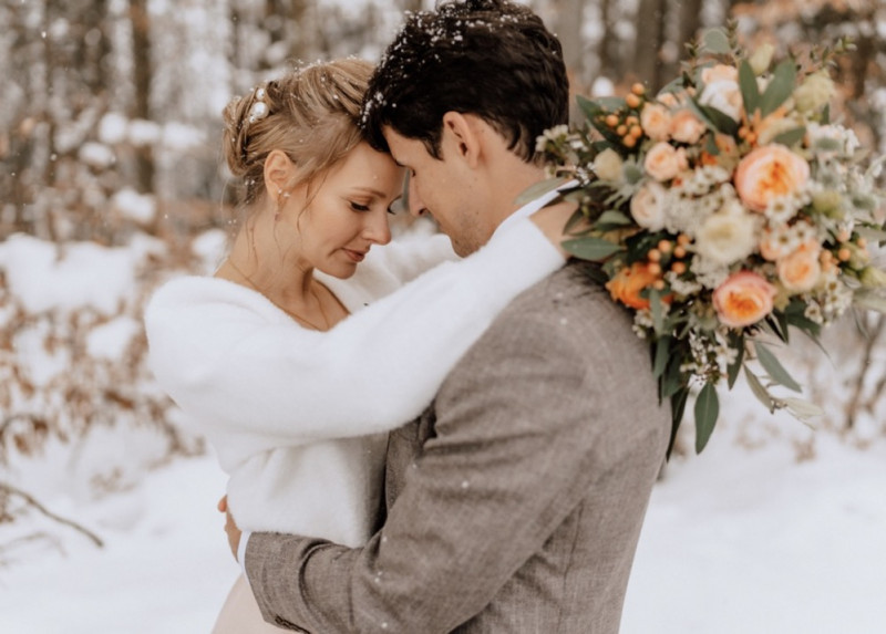 Eine wunderschöne Winterhochzeit im Schnee auf der Salzbergalm in Berchtesgaden
