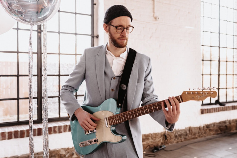 Eine bunte Mottohochzeit deren Fancy Disco Stil in pastelligen und metallischen Candy Colors strahlt