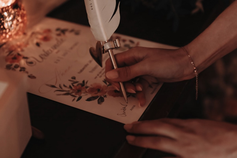 Eine Scheunenhochzeit zum Wohlfühlen mit rustikalem Vintage-Boho Flair in zarten Rosatönen