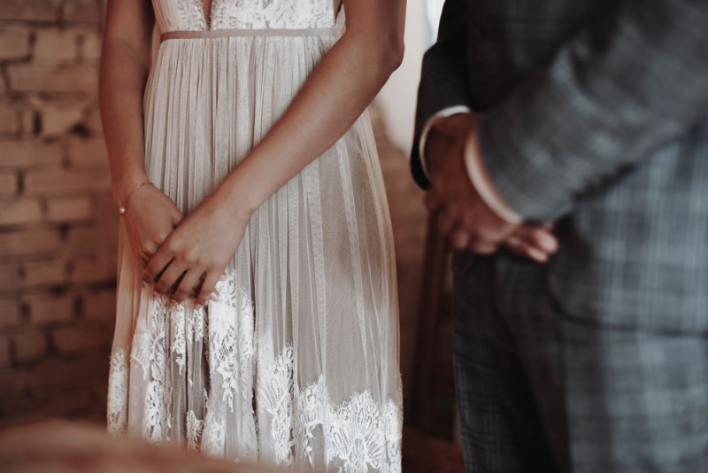 Eine Scheunenhochzeit zum Wohlfühlen mit rustikalem Vintage-Boho Flair in zarten Rosatönen