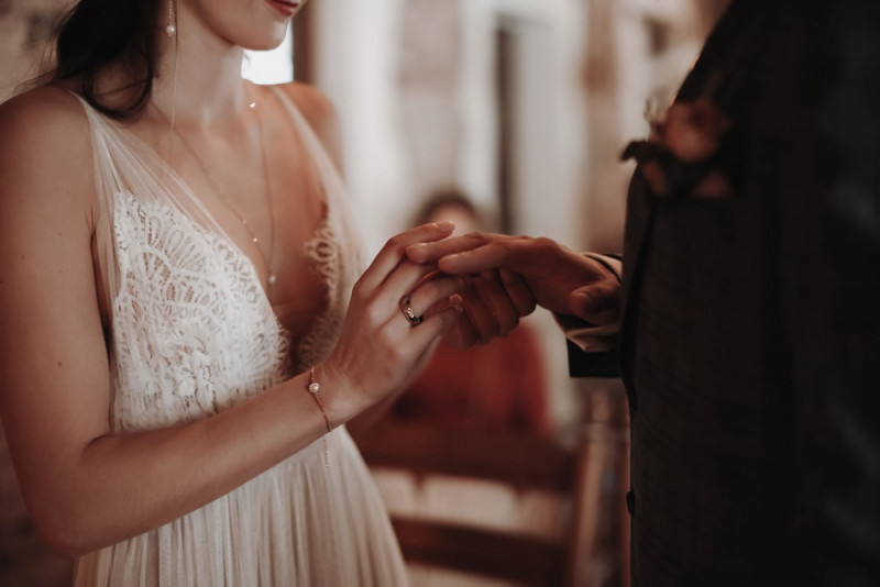 Eine Scheunenhochzeit zum Wohlfühlen mit rustikalem Vintage-Boho Flair in zarten Rosatönen