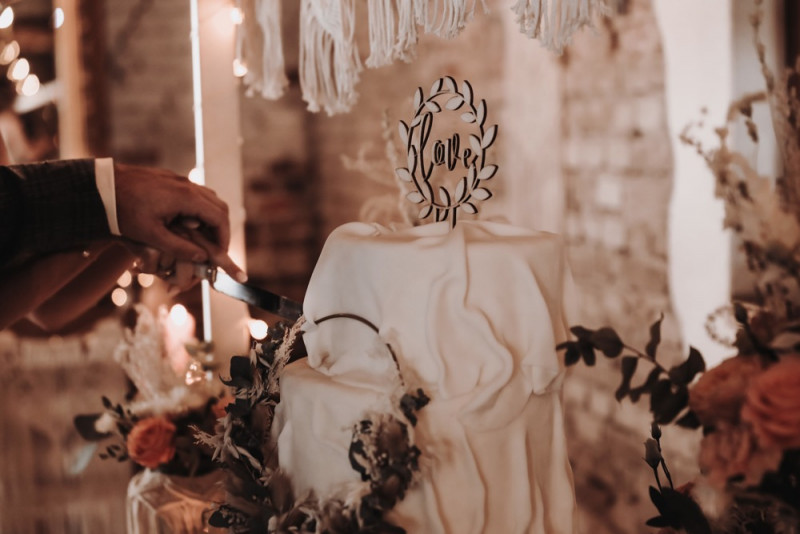 Eine Scheunenhochzeit zum Wohlfühlen mit rustikalem Vintage-Boho Flair in zarten Rosatönen