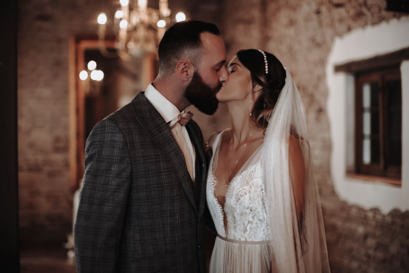Eine Scheunenhochzeit zum Wohlfühlen mit rustikalem Vintage-Boho Flair in zarten Rosatönen