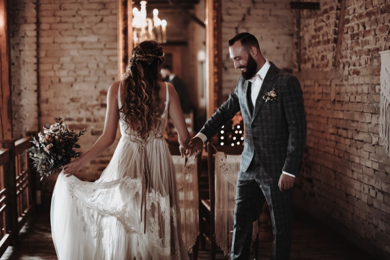 Eine Scheunenhochzeit zum Wohlfühlen mit rustikalem Vintage-Boho Flair in zarten Rosatönen